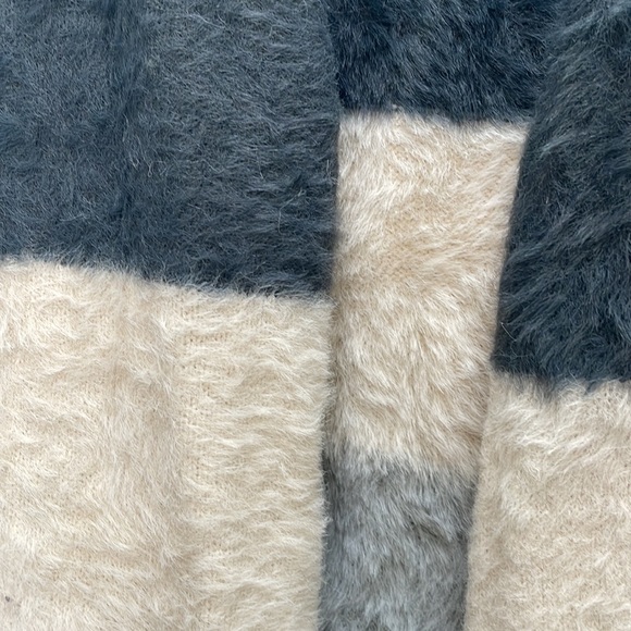 One size.  Warm cozy long sweater oversized - Picture 4 of 4